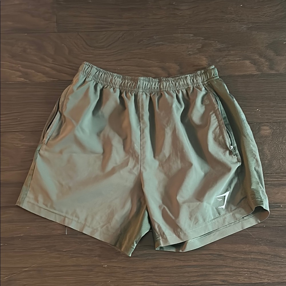 GYM SHARK ARMY GREEN ARRIVAL SHORTS 5”